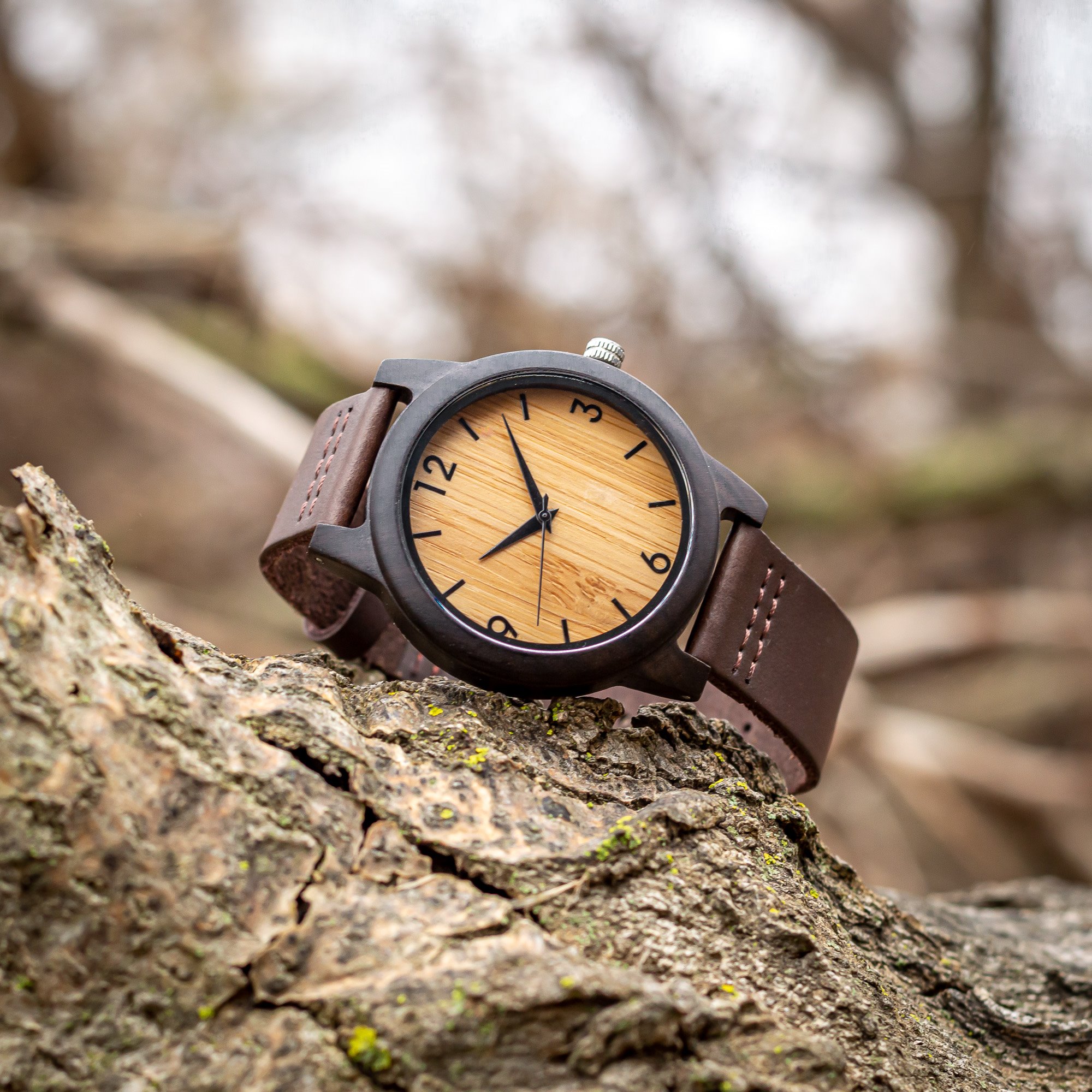 Reloj de de madera con números en la esfera modelo Terral - Woodenson USA